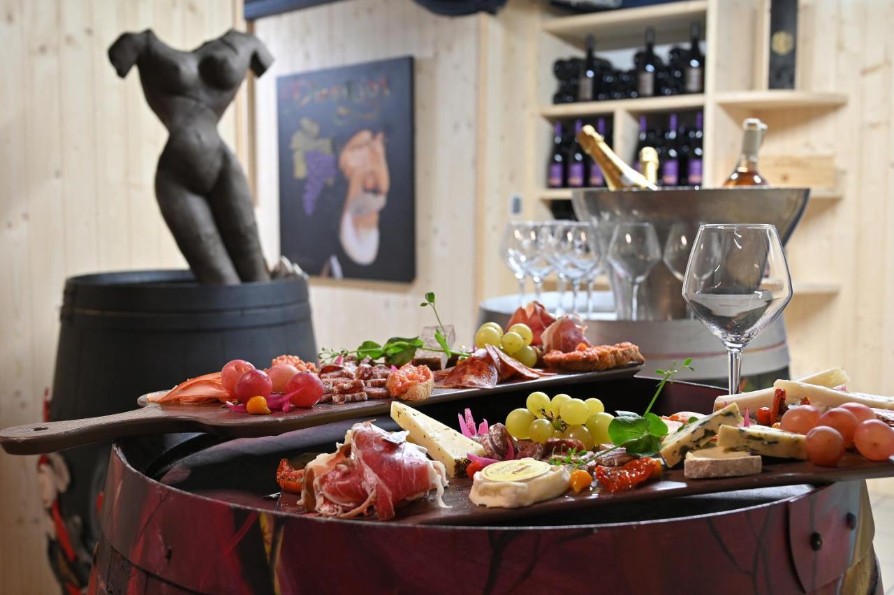 Dali - Restaurant Hotel 4*