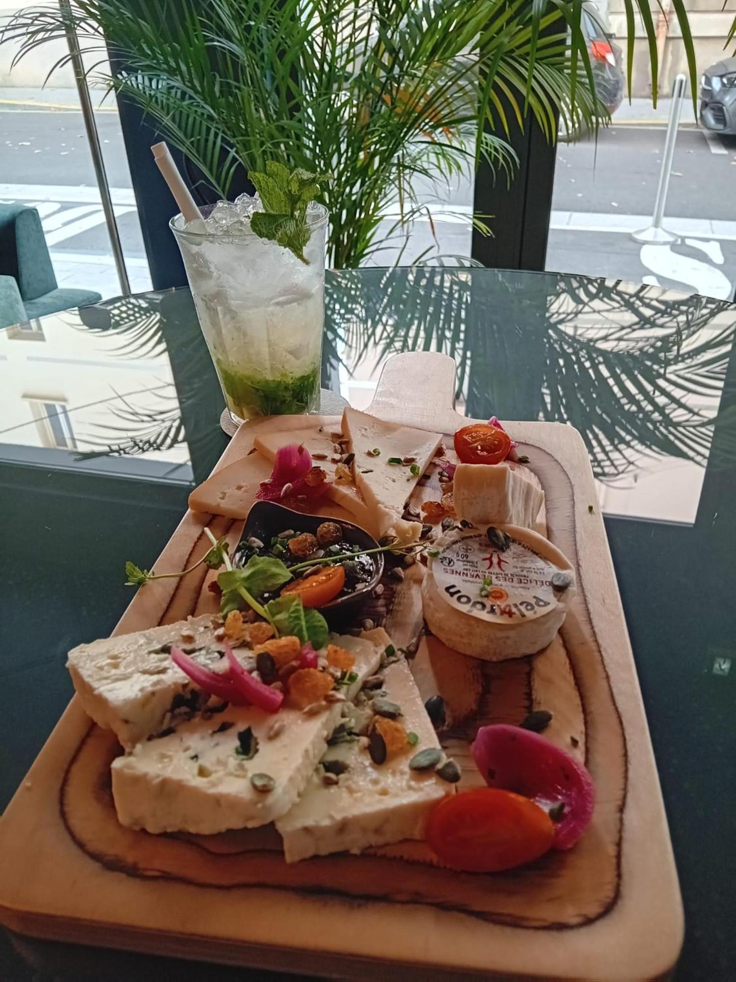 Dali - Restaurant Hotel 4*